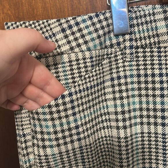 Old Navy Plaid Pixie Pants - Picture 3 of 7